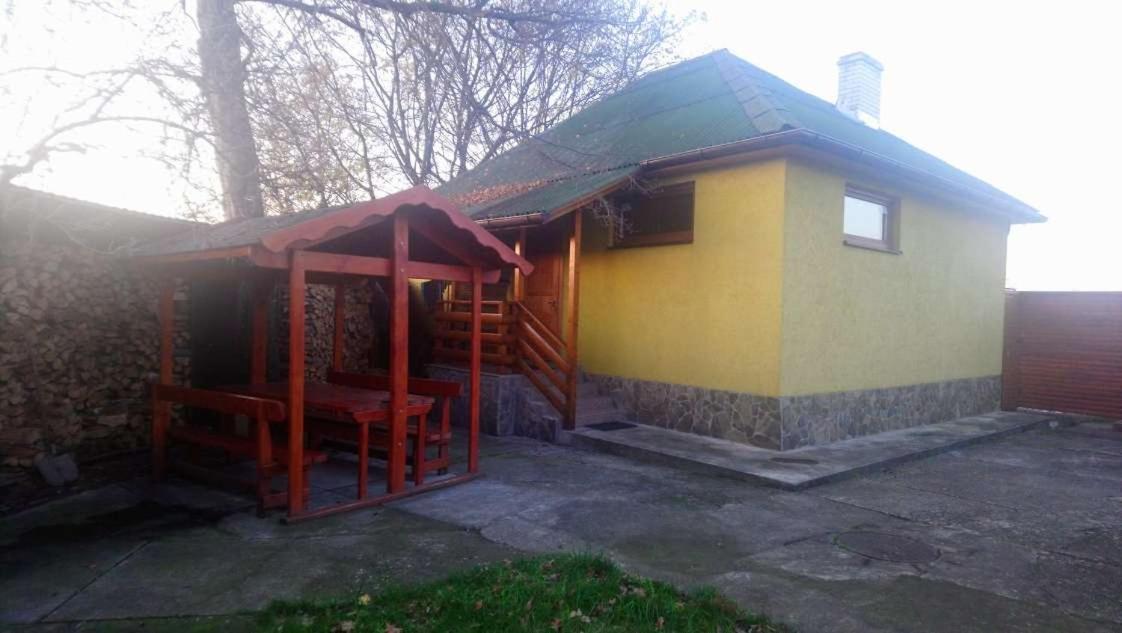 Садиба У Яноша Vynohradiv Extérieur photo